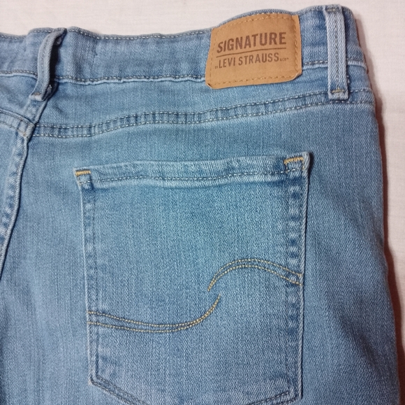Levi's Signature Mid Rise Skinny Light Fade Denim Jeans - Picture 5 of 5